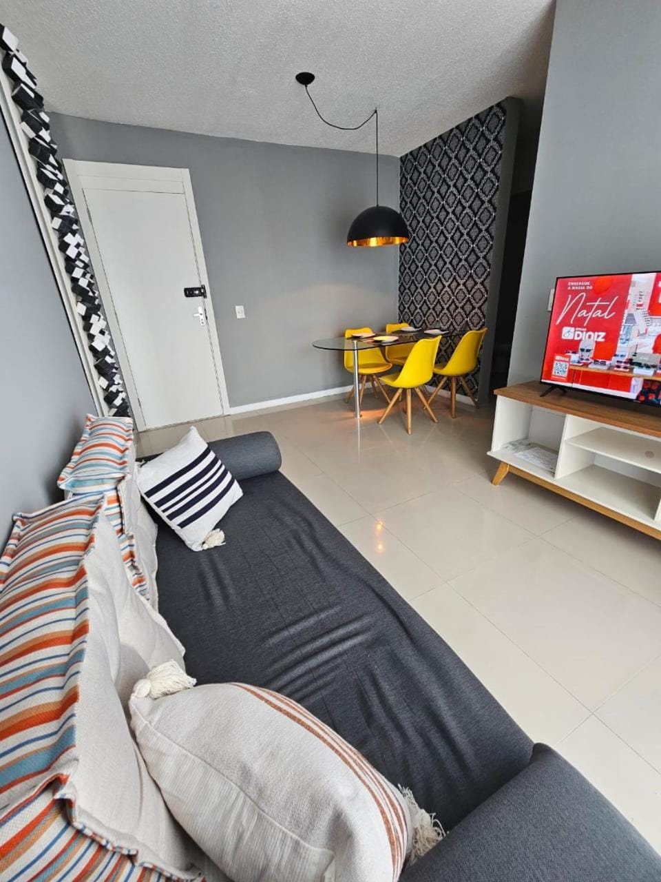 TV and multimedia, Living room, Dinner, furniture, internet
