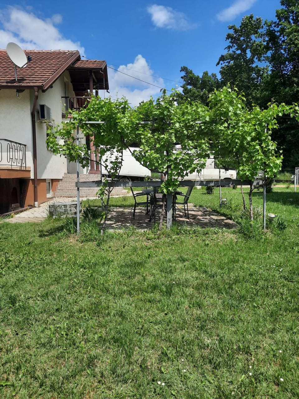 Property building, Patio, Spring, Day, Garden, Balcony/Terrace, Garden view