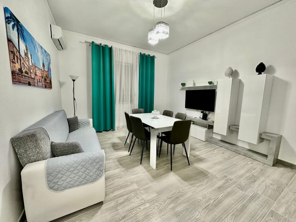 TV and multimedia, Seating area, Dining area, air conditioner
