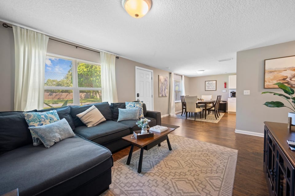 Communal lounge/ TV room, TV and multimedia, Living room, Seating area