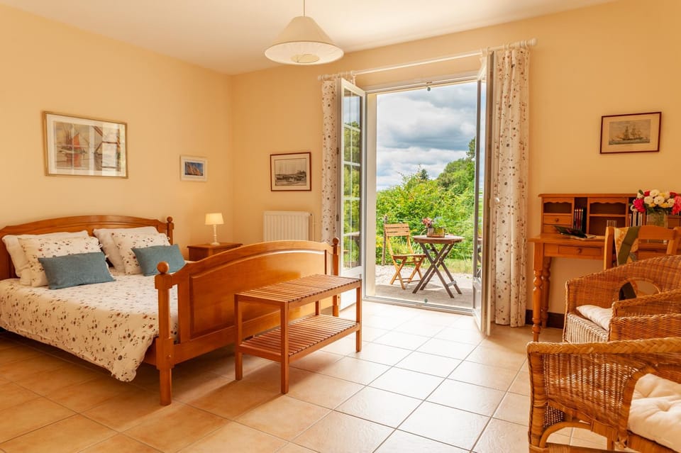 Balcony/Terrace, Seating area, Bedroom, Garden view