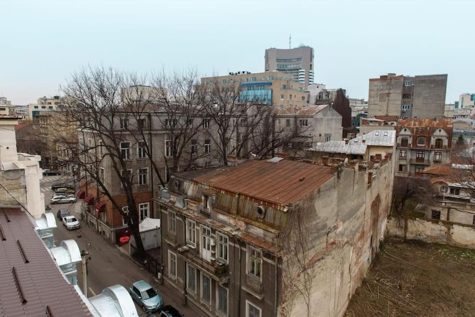 Nearby landmark, Street view
