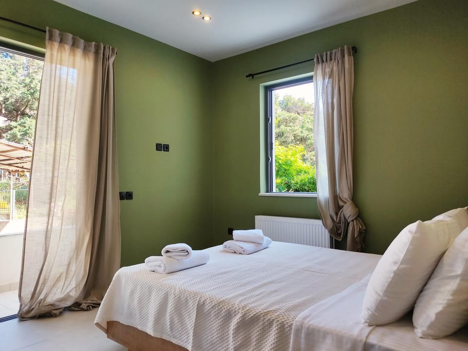 Bed, View (from property/room), Photo of the whole room, Bedroom