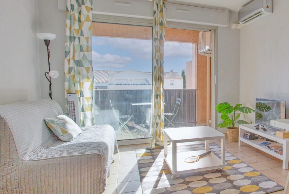 TV and multimedia, View (from property/room), Balcony/Terrace, Living room