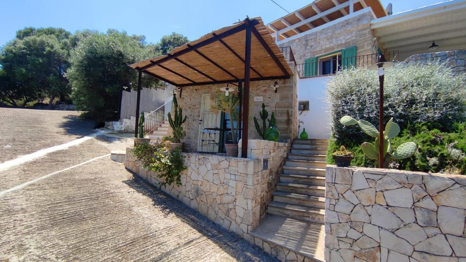 Property building, Patio, Facade/entrance