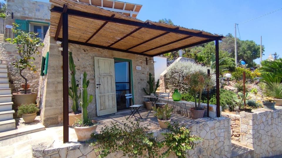 Patio, Facade/entrance