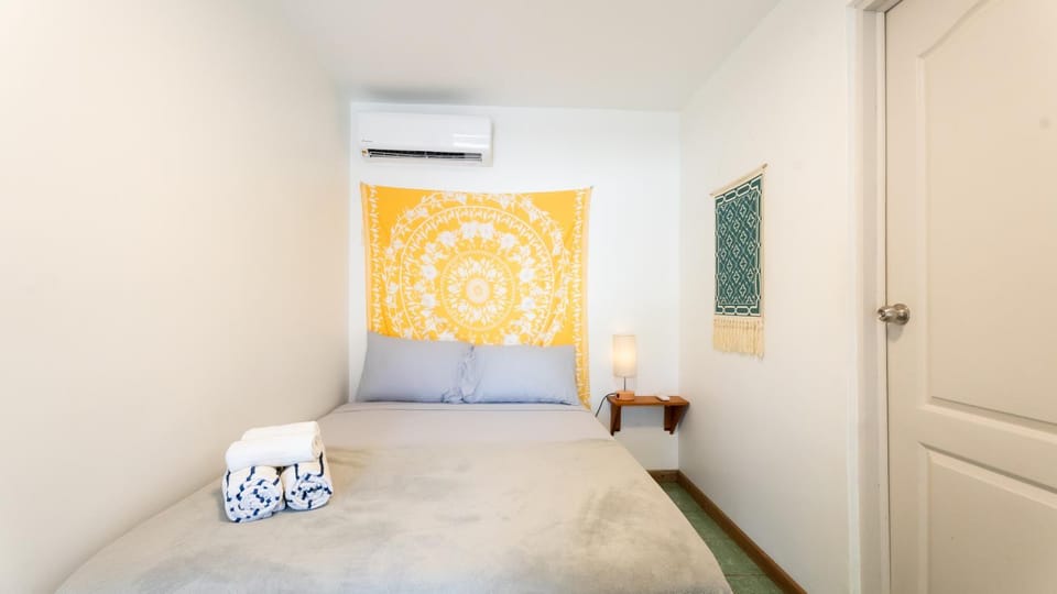 Bed, towels, air conditioner