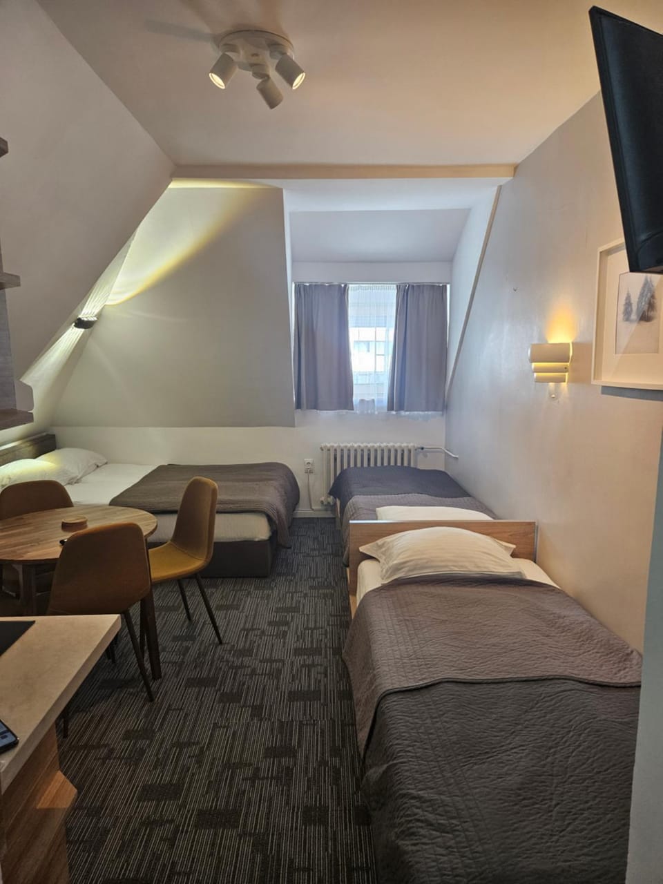 Photo of the whole room