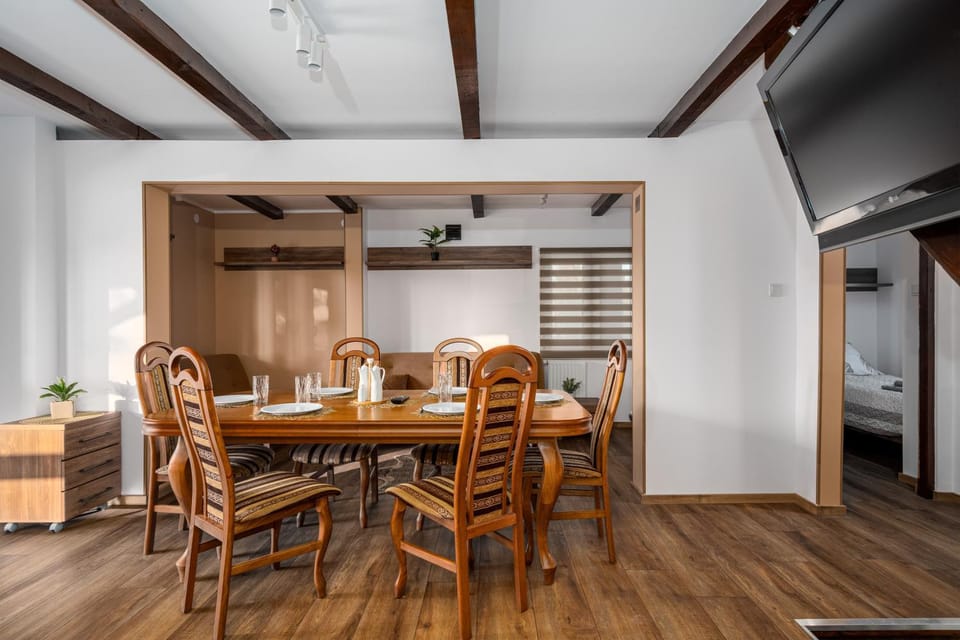 TV and multimedia, Living room, Seating area, Dining area