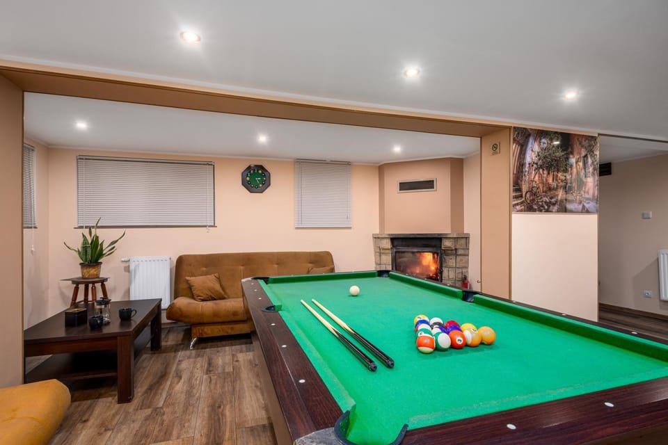 Billiard, Game Room, Living room, Seating area