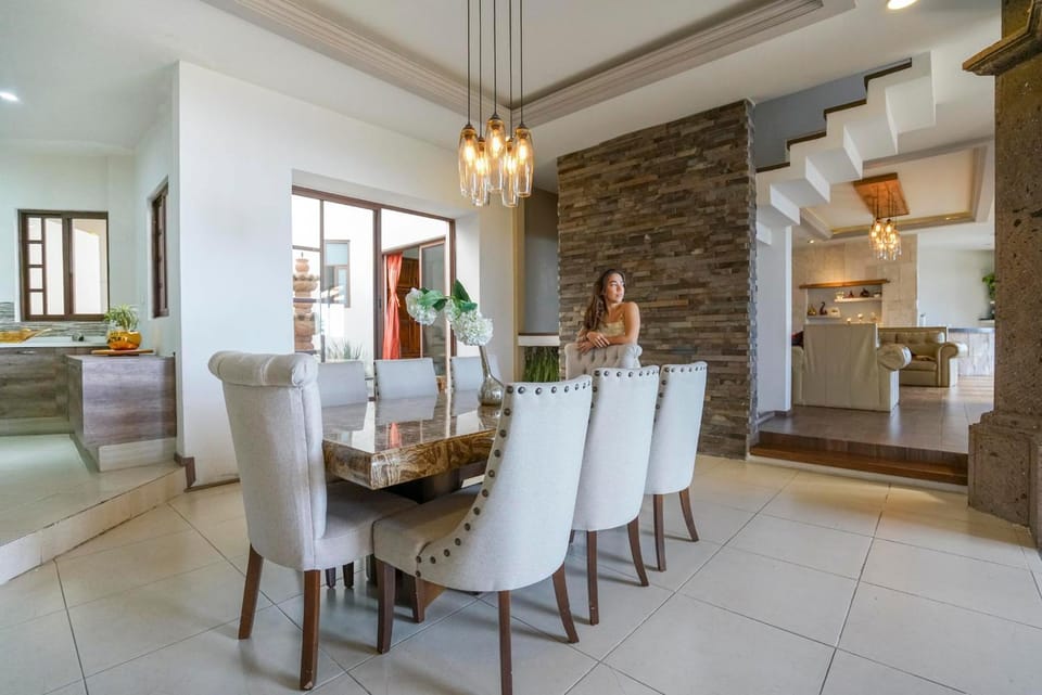 Seating area, Dining area