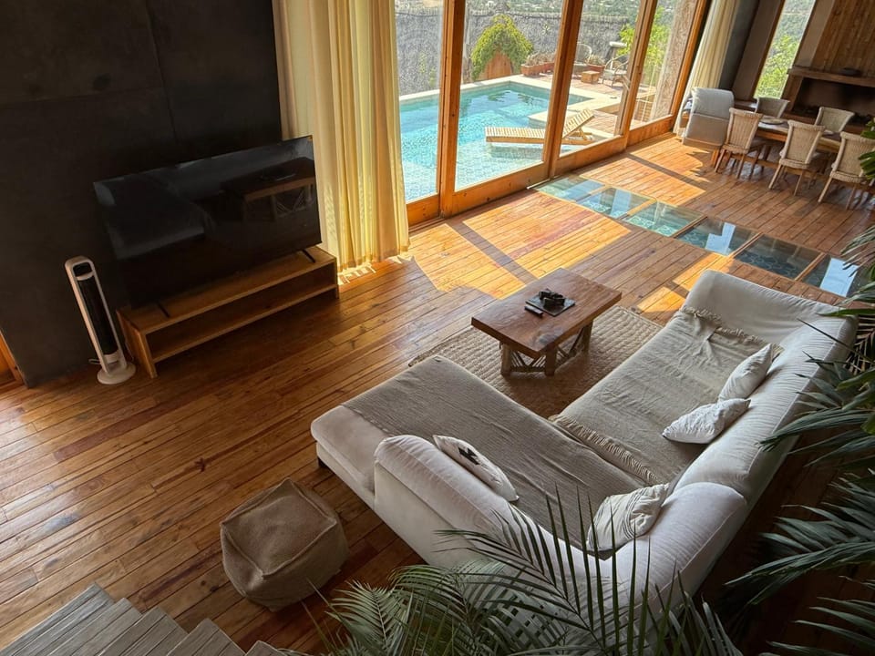 Communal lounge/ TV room, Living room, Seating area