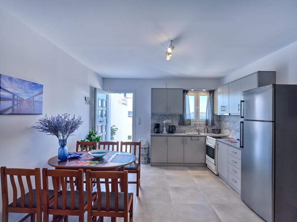 Dining area, Communal kitchen