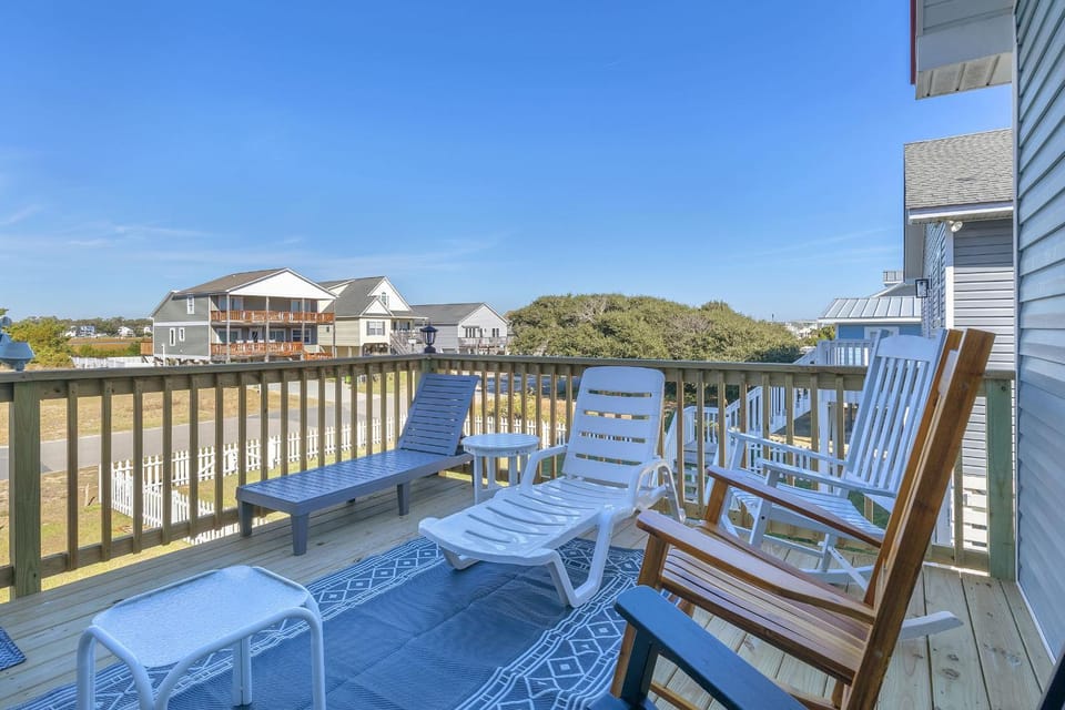 Shore Beats Work by Oak Island Accommodations House in Oak Island