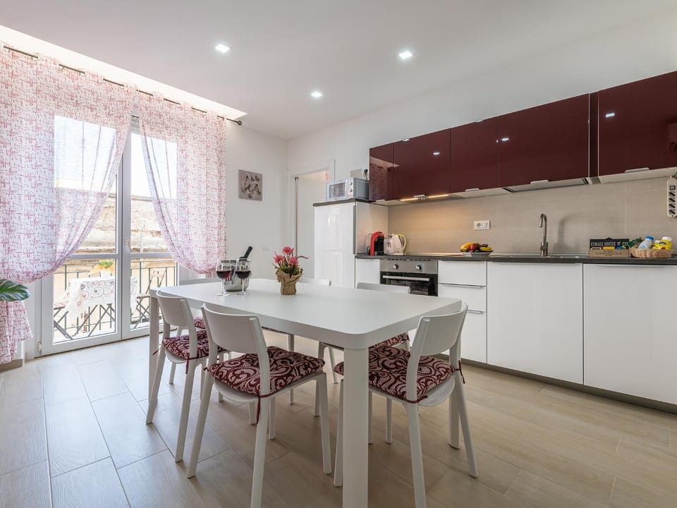 TV and multimedia, Balcony/Terrace, Kitchen or kitchenette, Dining area, dishwasher, oven, stove