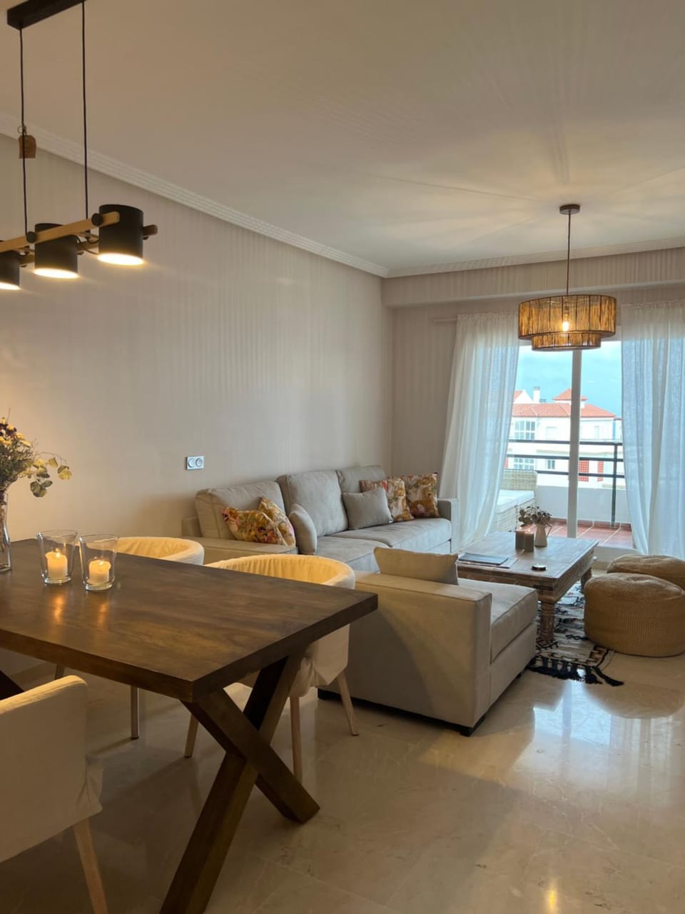 Seating area, Dining area