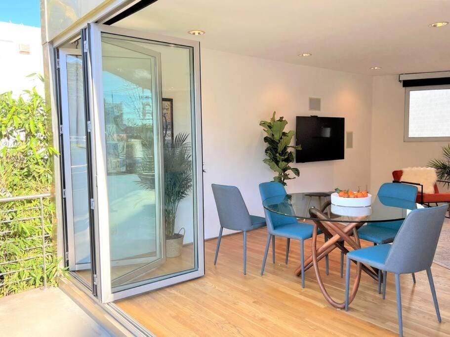 Urban Luxury in Brentwood/Beverly Hills House in Westwood