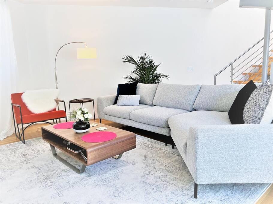 Urban Luxury in Brentwood/Beverly Hills House in Westwood