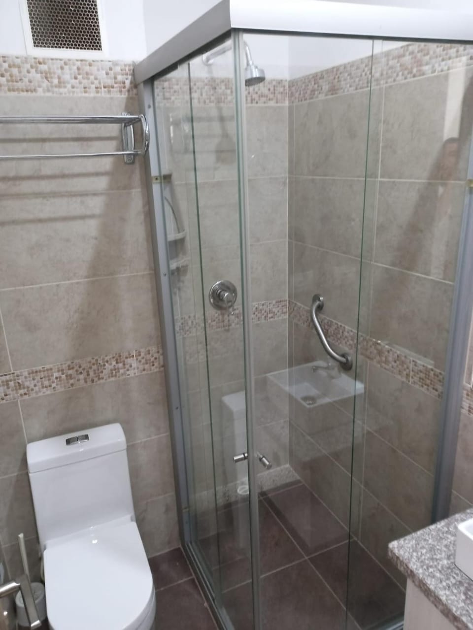 Shower, Toilet, Bathroom, towels