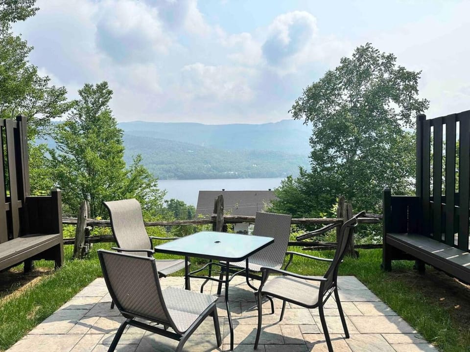 Balcony/Terrace, Lake view, Mountain view