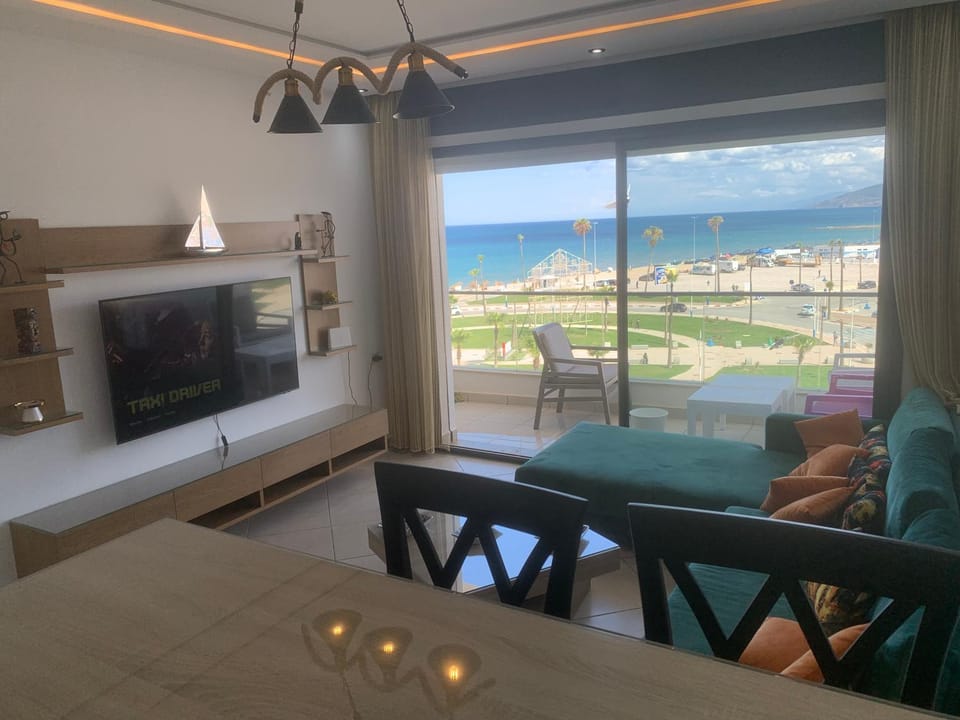Communal lounge/ TV room, Natural landscape, TV and multimedia, View (from property/room), Balcony/Terrace, Living room, Seating area, Dining area, Sea view