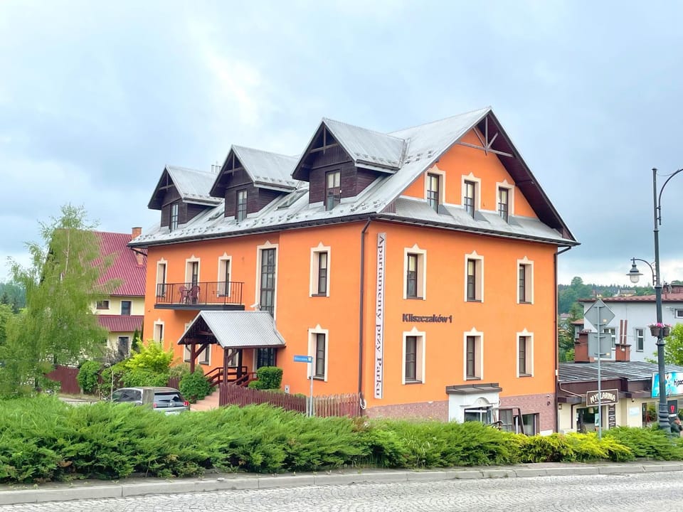 Property building, Facade/entrance, Off site, View (from property/room), Location