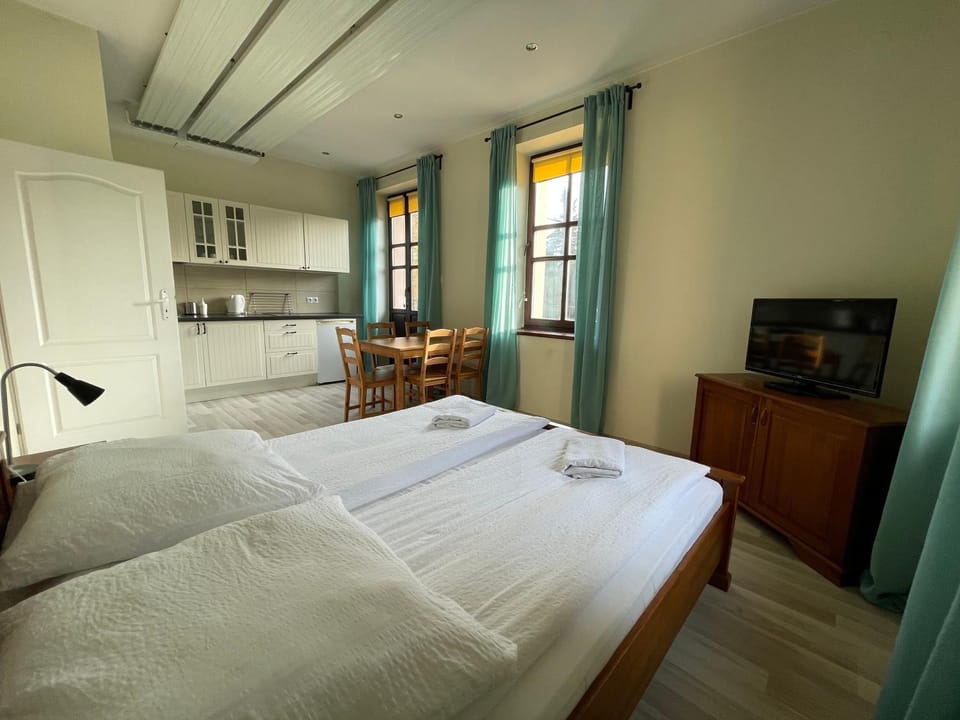 Photo of the whole room, Bedroom