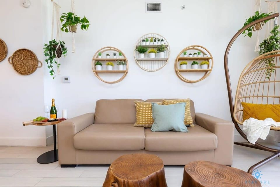 Tropical Apartment with Balcony - Pool - Up To 4 - Gym Apartment in Hallandale Beach