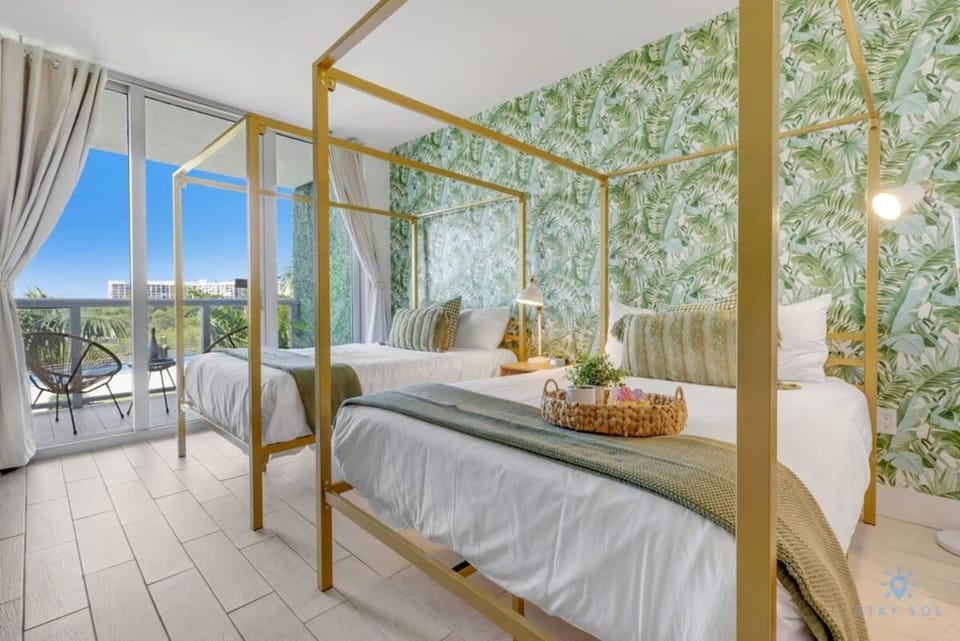 Tropical Apartment - Balcony - Resort, Pool - Gym House in Hallandale Beach