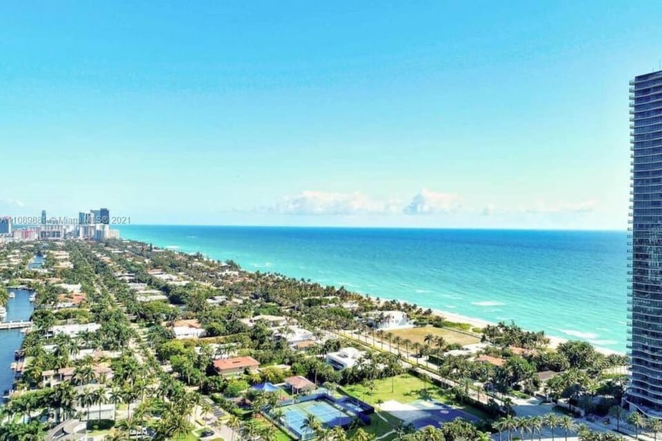 Breathtaking ocean view! 15th floor Apartment in Sunny Isles Beach