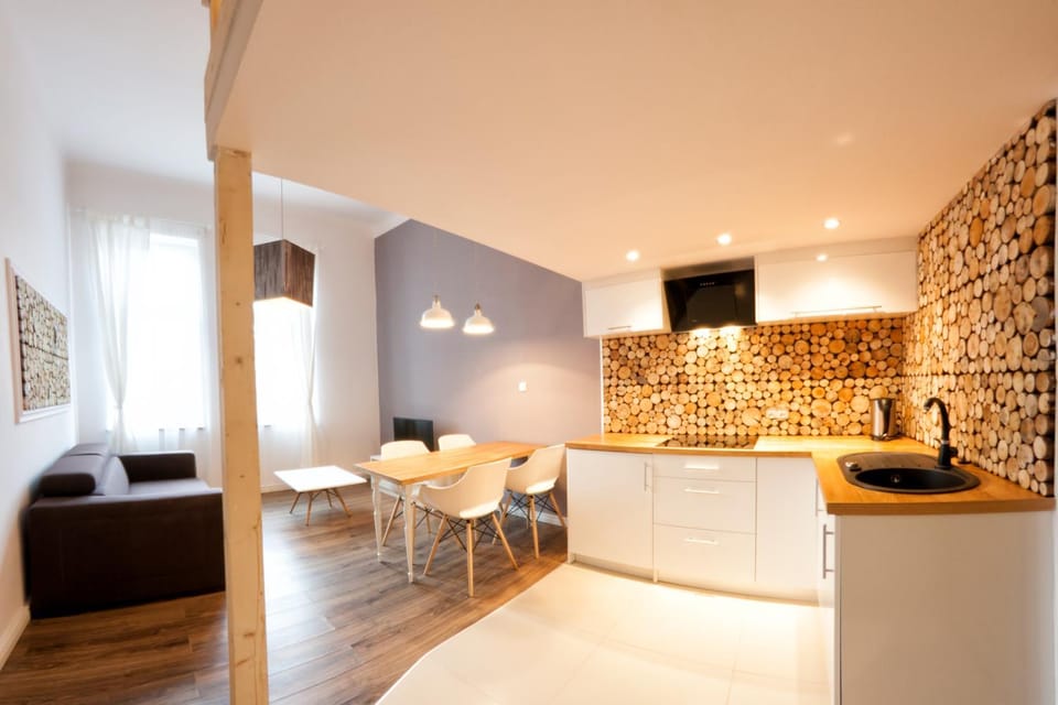 Coffee/tea facilities, Kitchen or kitchenette, Living room, Photo of the whole room, Dining area