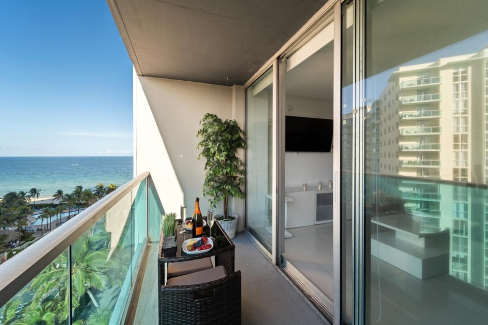 Patio, Day, View (from property/room), Balcony/Terrace, Evening entertainment, Sea view