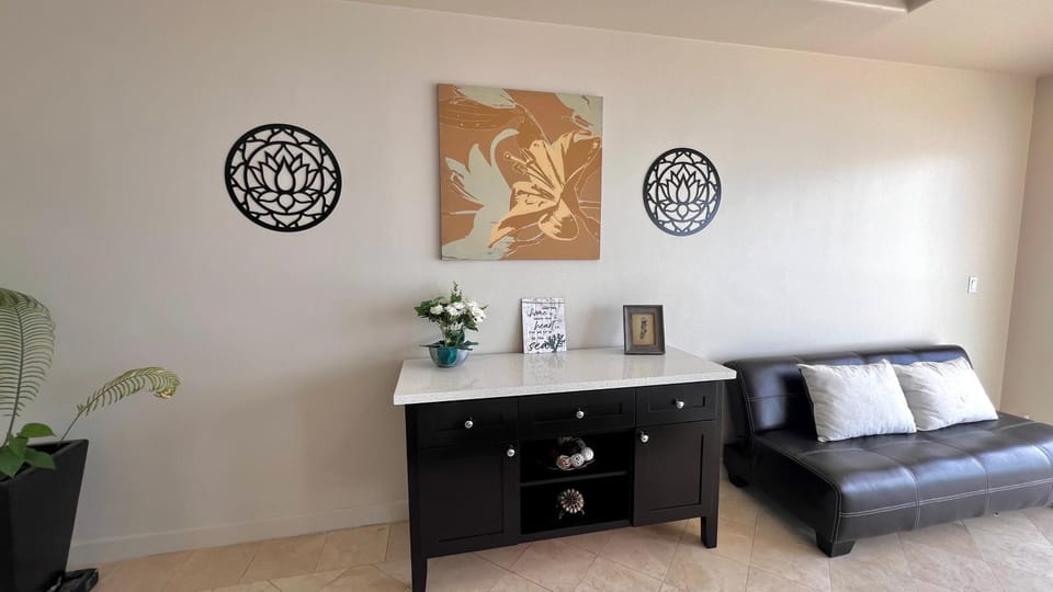 Beautiful Beach Front Condo near Downtown Apartment in Rosarito