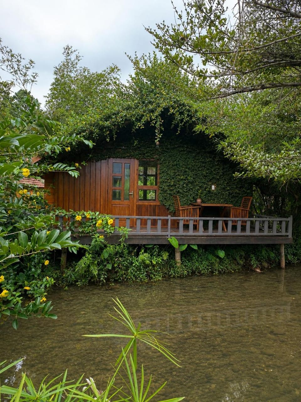 Property building, Natural landscape, Lake view, River view