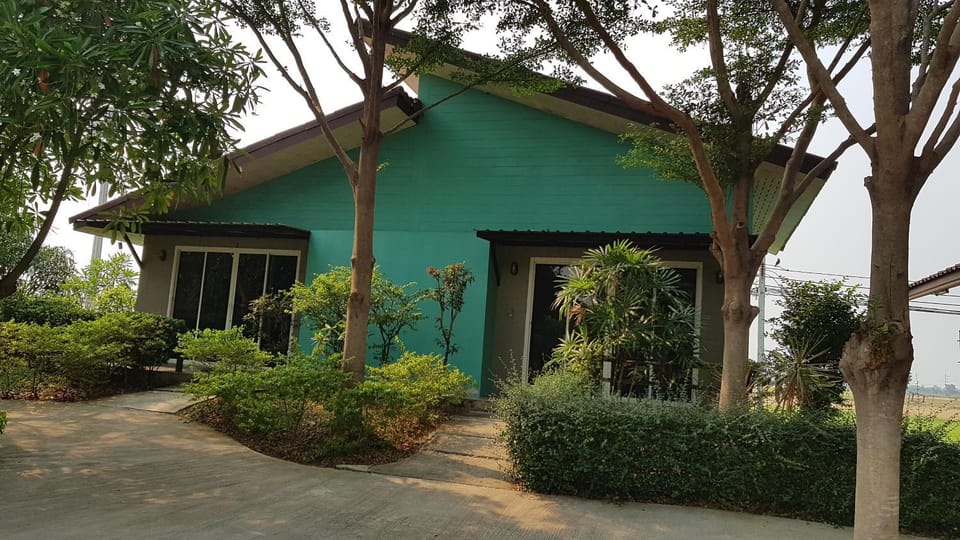 ที รีสอร์ท T Resort Suphanburi Hotel in Laos