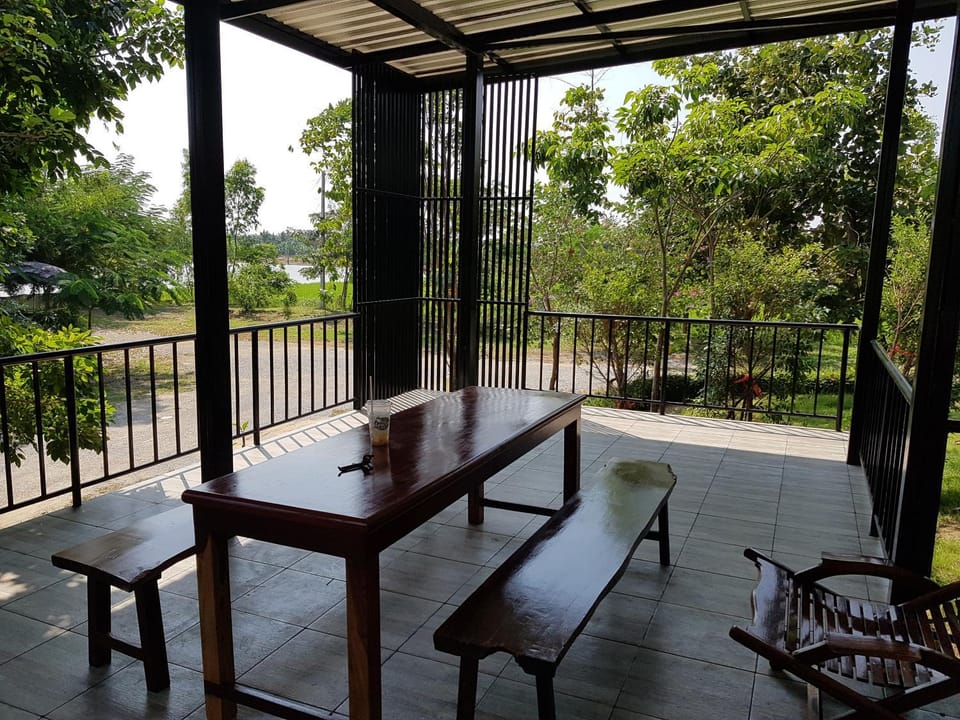 ที รีสอร์ท T Resort Suphanburi Hotel in Laos
