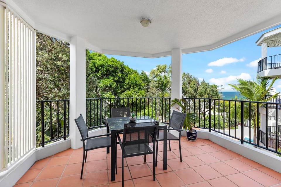 Property building, Balcony/Terrace, Sea view