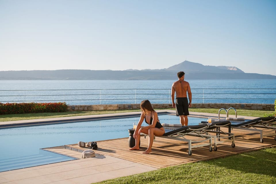 Swimming pool, Location, sunbed