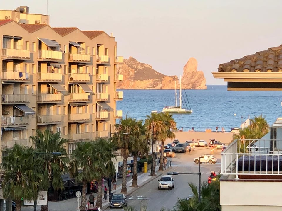 Neighbourhood, City view, Sea view, Street view