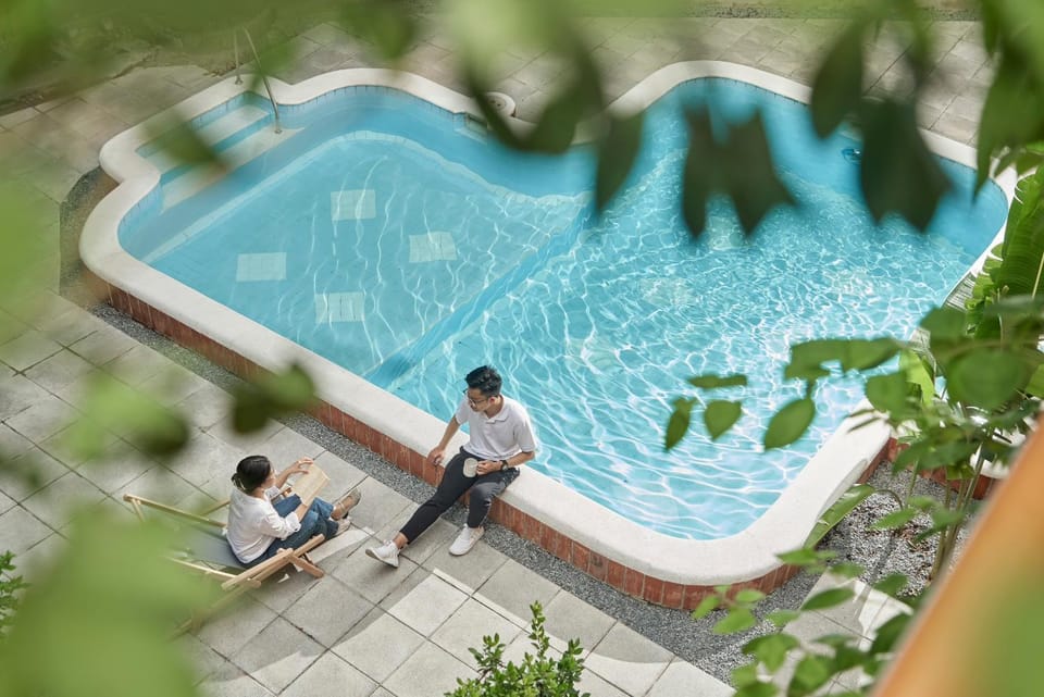 Swimming pool