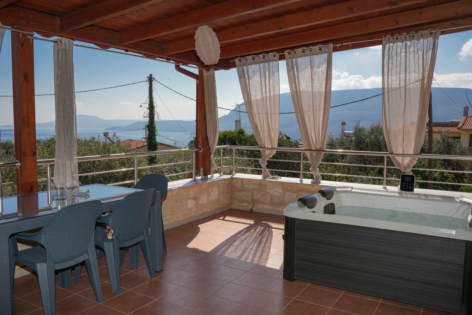 Patio, Natural landscape, Hot Tub, Hot Tub, View (from property/room), Balcony/Terrace, Mountain view