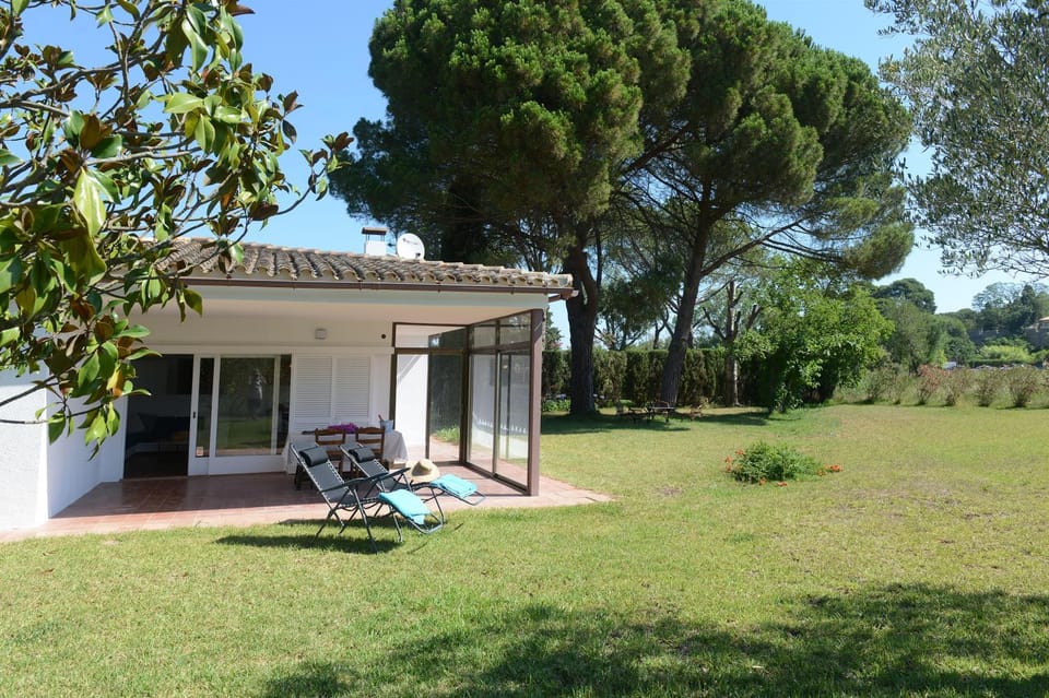 Property building, Facade/entrance, Garden