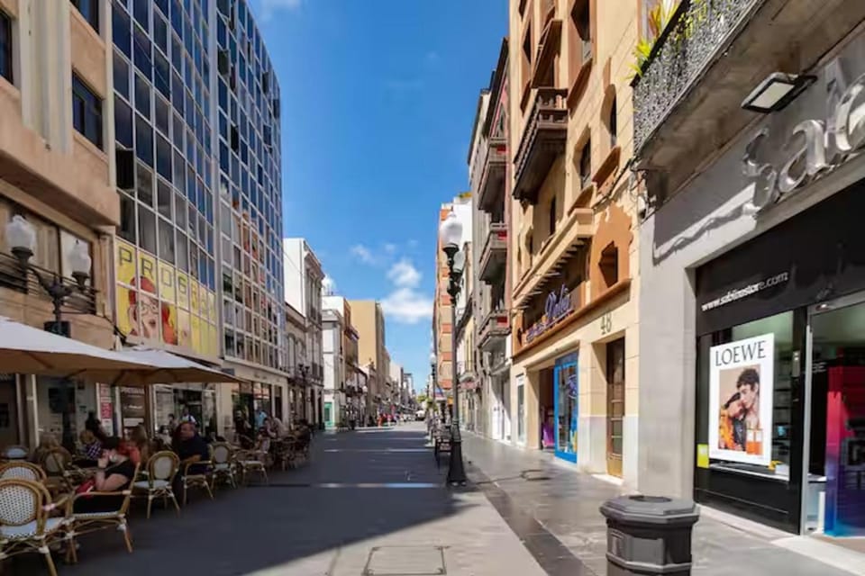 Neighbourhood, Location