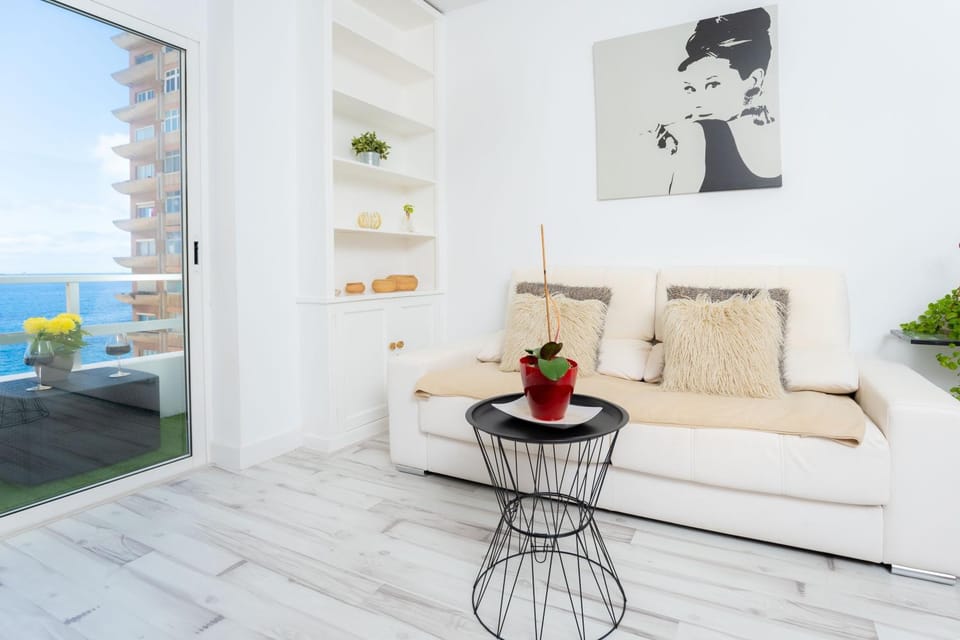 Communal lounge/ TV room, Balcony/Terrace, Living room