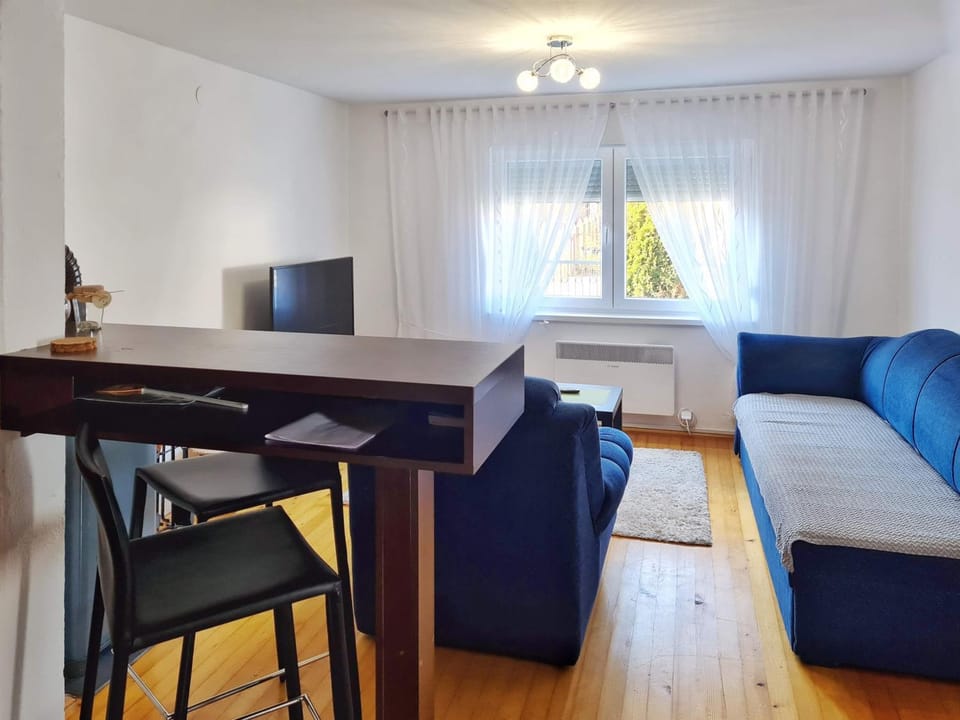TV and multimedia, Living room, Dining area