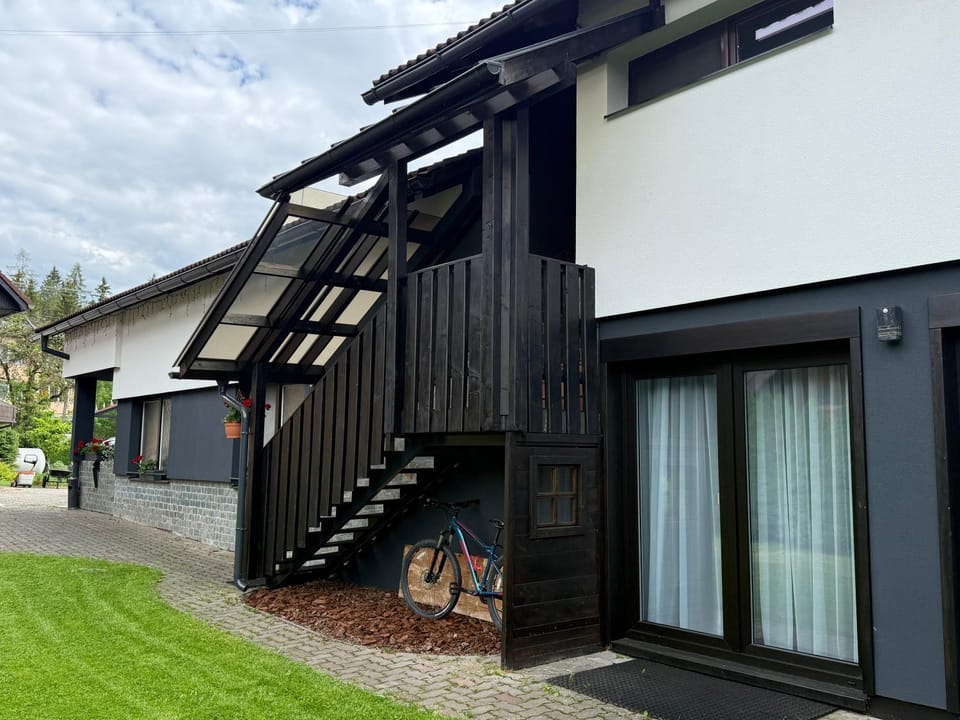 Property building, Facade/entrance, Garden view, Parking