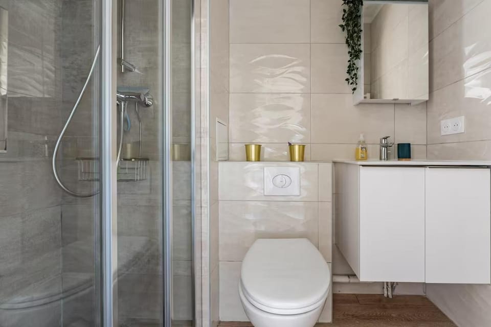 Studio Le Dolce Vita - Fréjus Plage - Tout à pied - Clim - WIFI - Balcon ensoleillé Apartment in Fréjus