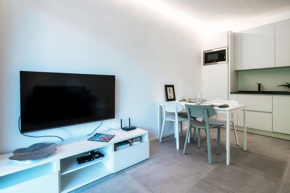 TV and multimedia, Dining area