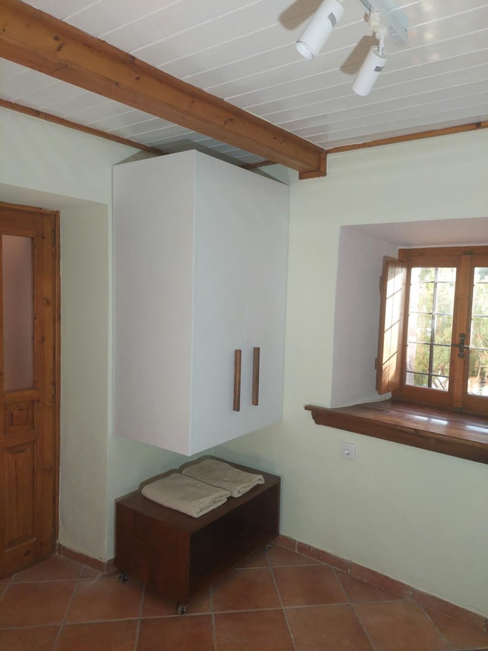 Photo of the whole room, Bedroom, wardrobe