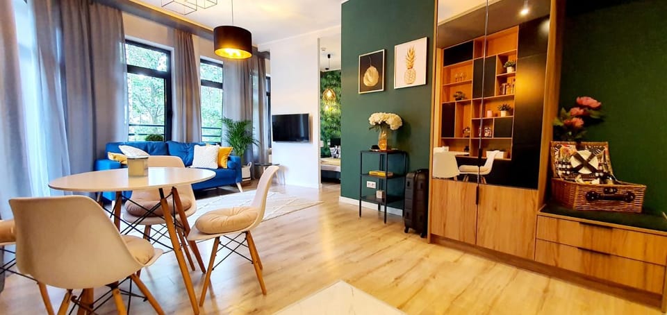 Living room, Dining area